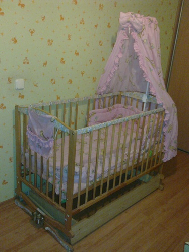 http://bobruysk.i-r.by/content/visitor/images/201102/f20110210200428-krovatka_detskaya_b_u1.jpg