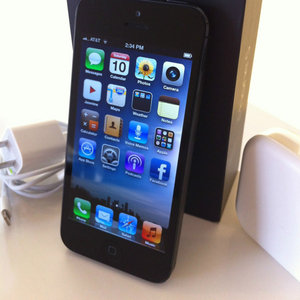 Unlocked iPhone 5 64GB == $400 Usd BUY 2 GET 1 FREE