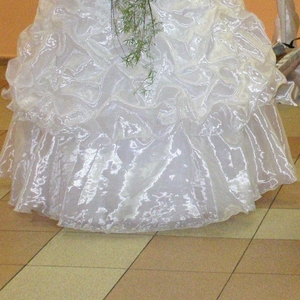 свадебное платье +подарок