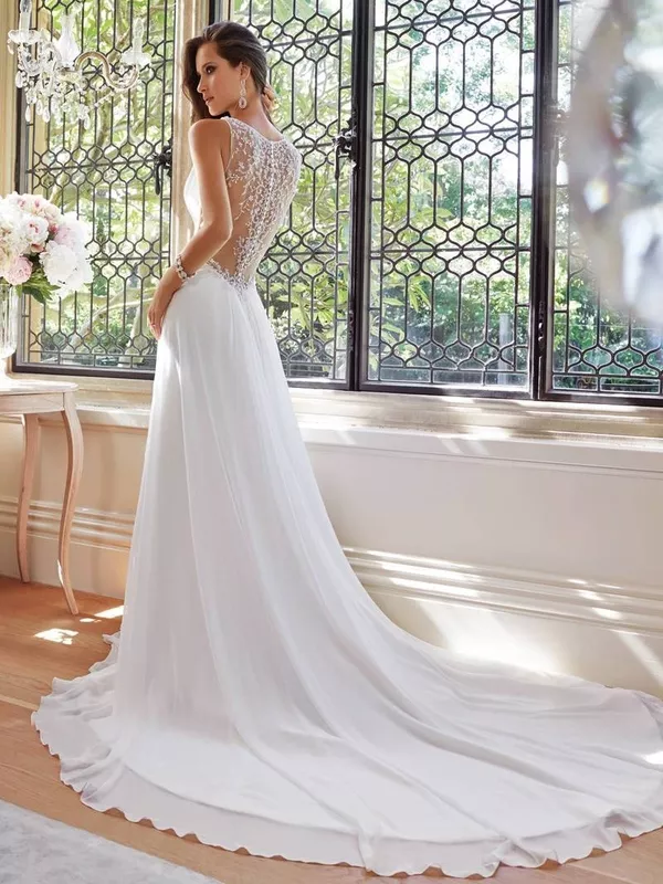 Свадебное  платье со  шлейфом, свадебное платье с кружевной спинкой